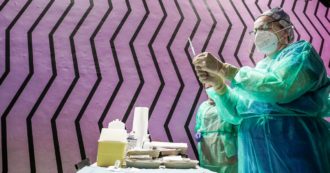 Copertina di Covid e terza dose, Stati Ue in ordine sparso. Ema: ok, ma non necessaria