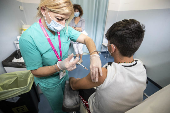 Bimba morta di difterite a Palermo, indagati per omicidio colposo i genitori. “Positivo anche il cugino, ma è vaccinato e migliora”