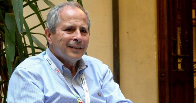 Andrea Crisanti: “Il gioco ipocrita sul Pass ha incartato il governo, la protezione dura 6 mesi”