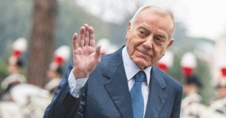 Copertina di Letta senior (in fuga da Berlusconi) si fa il mausoleo ad personam (come Berlusconi)