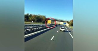 Copertina di A6, camionista in contromano sulla Torino-Savona a 90 km/h. Il video girato dal collega: “Ma dove sta andando? Non ci credo”
