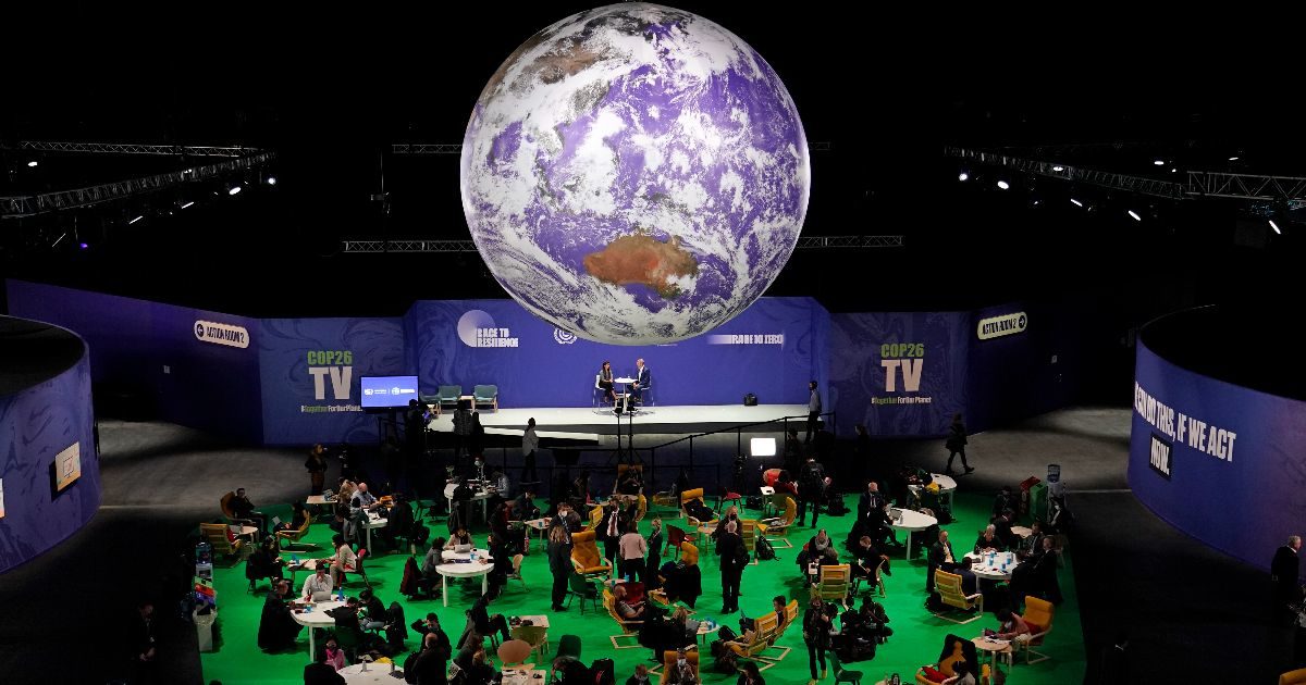 Cop26, l’impegno delle istituzioni finanziarie per “Net Zero”? Ecco i report con gli investimenti di banche e assicurazioni italiane: sempre nel segno di gas e petrolio