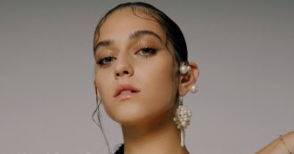 Copertina di Gaia Gozzi, la cantante ex vincitrice di Amici minacciata di morte e insultata su Instagram: il ruolo dei ‘generatori di insulti bot’