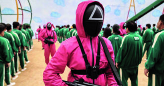 Copertina di Squid game, una serie che è tutto fuorché una denuncia: chi guarda è complice