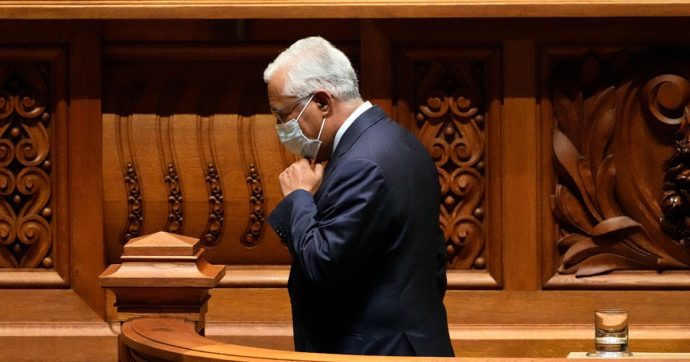Portogallo, il presidente scioglie il Parlamento: è la fine del governo Costa ‘tradito’ dalla sinistra. Si vota il 30 gennaio