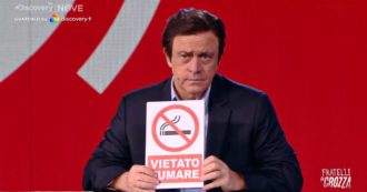 Copertina di Crozza-Calenda e i suoi gesti ‘forti’ per Roma: “Ho staccato il cartello ‘vietato fumare’ in Comune, ora toglierò quello ‘acqua non potabile’ in bagno”
