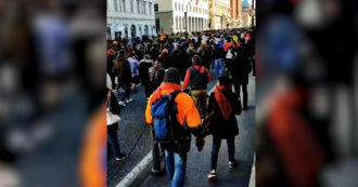 No green pass a Trieste, 8mila persone sfilano per la città contro il certificato verde – Video