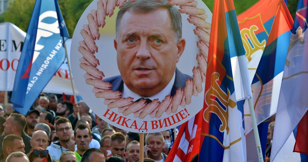 Bosnia, la “piccola Jugoslavia” dove torna la paura della guerra. L’Onu teme la nascita di un esercito separatista serbo, ma anche i croati puntano alla spartizione