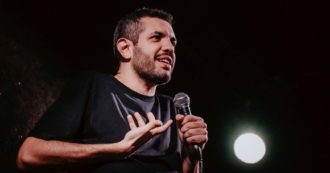 Copertina di Francesco De Carlo: “Giù le mani da Chappelle, lasciateci l’arte di provocare”