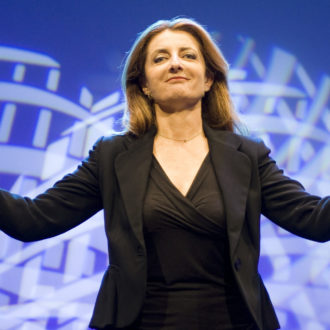 Copertina di Reggiani, la “gatta morta”; Petrignani fa a pezzi gli uomini