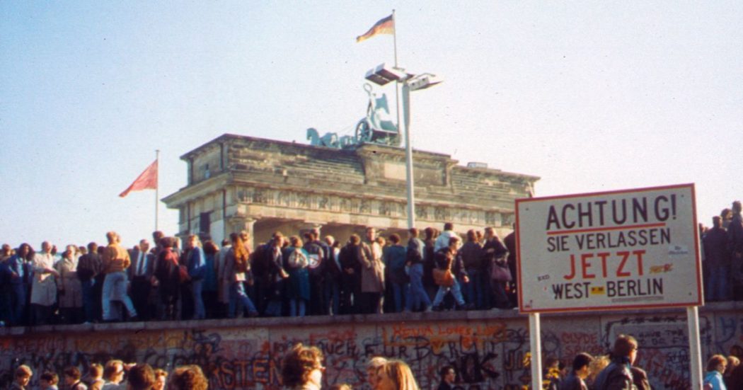 Il crollo del Muro di Berlino e la fine del “Secolo breve”: perché il fallimento del socialismo non fu il trionfo di capitalismo e democrazia