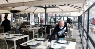 Copertina di Lavoro sottopagato – Turni “spezzati”, niente riposi, 17 ore dietro il bancone per 800 euro al mese: per i lavoratori la ristorazione è una giungla. “Vessazioni e minacce sono la regola”