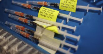 Copertina di L’allarme dell’Oms: “Mancano siringhe per vaccinare, possibile una carenza di 1-2 miliardi nel 2022”