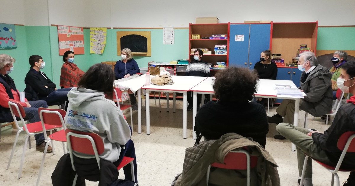 Clima, la lezione di Luino contro il “bla bla bla” dei grandi della Terra: Tavolo permanente con laboratori su mobilità ed energia. “Cambiare? Noi lo facciamo dal basso”. I Comuni ci stanno e presentano progetti