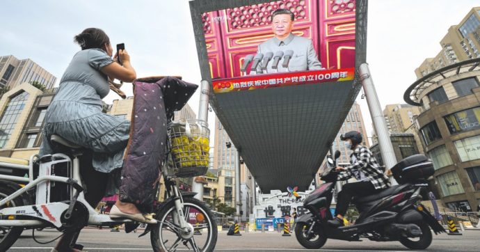 Copertina di Cina formato “Zio Xi”. Jinping, fine incarico mai