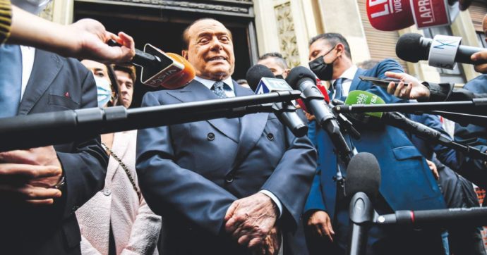 Conflitto d’interessi, la stampa estera: “Da Berlusconi a Renzi: politica e affari, il peccato originale dell’Italia”