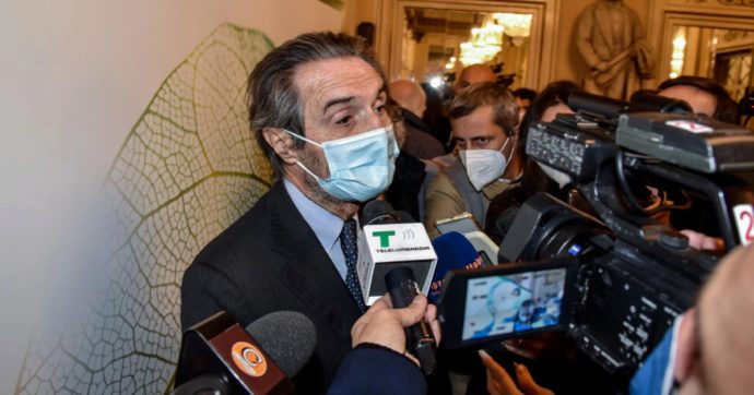 Caso camici, Fontana non si farà interrogare. Il legale: “Utopistico convincere la Procura”