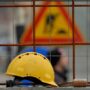 Copertina di Operaio precipita da 8 metri durante i lavori in un edificio rurale: morto a 48 anni. Illeso un collega