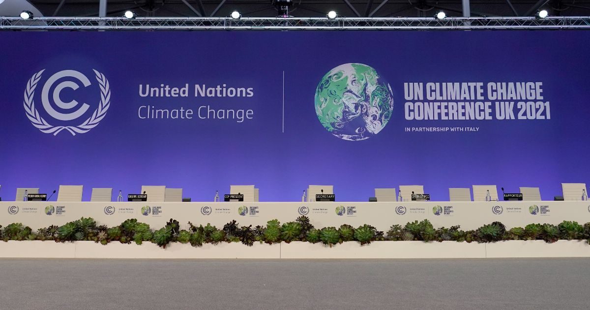 Cop26, la bozza dell’accordo finale è già al ribasso (l’obiettivo 2050 diventa “intorno a metà secolo”) e con alibi per i grandi inquinatori
