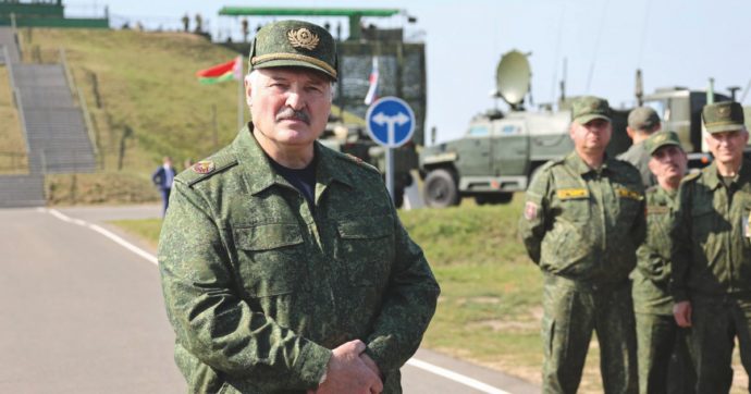 Migranti, dalla Libia a Minsk: il ricatto dei dittatori sulla pelle degli ultimi