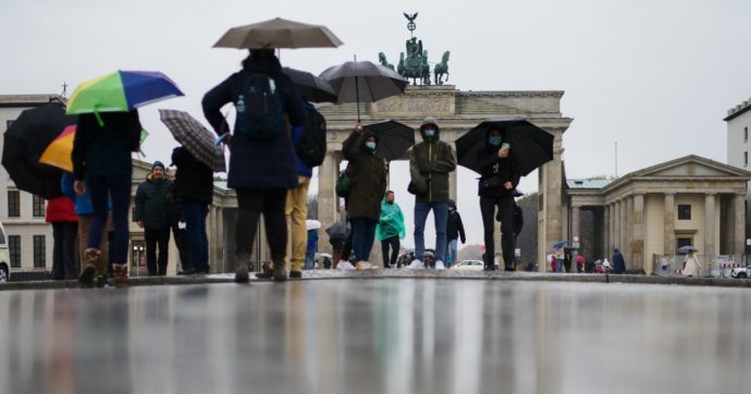 In Germania 50mila nuovi casi di infezione: il Parlamento discute sulle regole per fermare la quarta ondata. E intanto ogni Land fa da sé