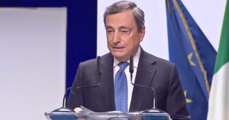 Copertina di Draghi ai sindaci: “Pnrr? Bisogna semplificare le procedure di assunzione, dovremo accogliere il suggerimento di Decaro”