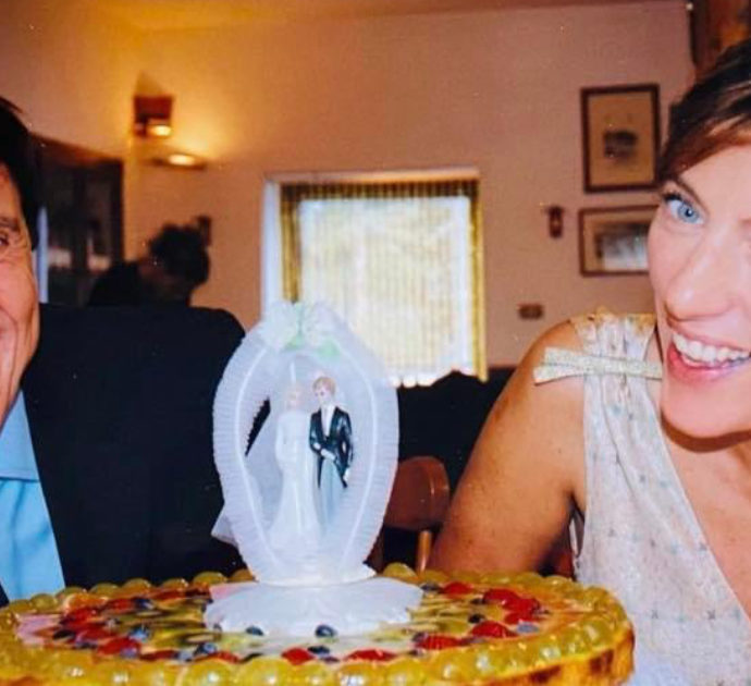 Gianni Morandi festeggia l’anniversario di matrimonio con la sua Anna: “Ti risposerei altre 100 volte”. Il romantico post sui social