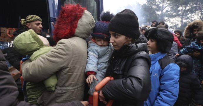 Migranti al confine Bielorussia-Polonia: chi di Erdogan ferisce, di Lukashenko perisce