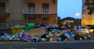 Copertina di Catania, la differenziata non decolla: cumuli di rifiuti in strada. 500 tonnellate di spazzatura da smaltire al giorno, ma mancano discariche