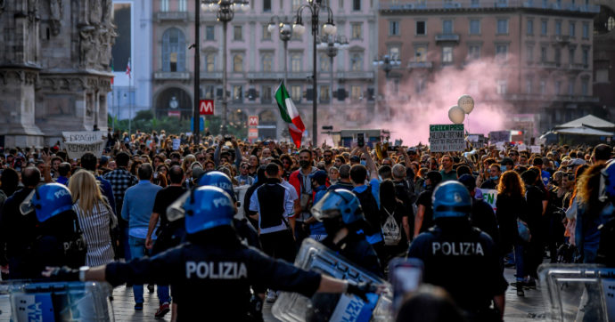 No green pass, quattro perquisiti a Milano per le aggressioni ai cronisti durante i cortei