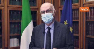 Copertina di Covid, l’analisi settimanale di Rezza: “Aumenta incidenza, ma vaccini ci mettono al riparo da forme gravi della malattia” – Video