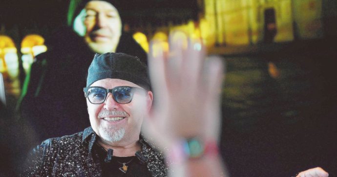 Amore, politica, amicizia: alla fine Vasco è “Siamo qui”