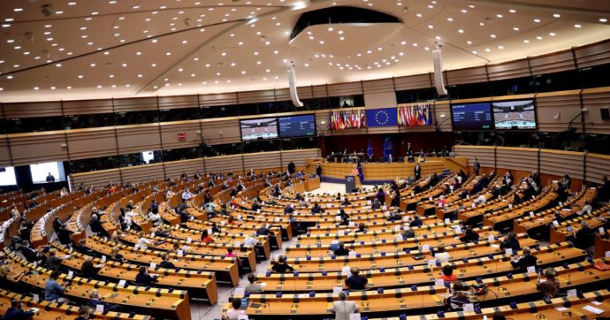 Copertina di Parlamento Ue, regole contro le minacce alla stampa