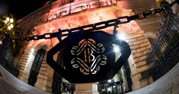 Renzi, l’ultima e-news ora attacca pure Bankitalia