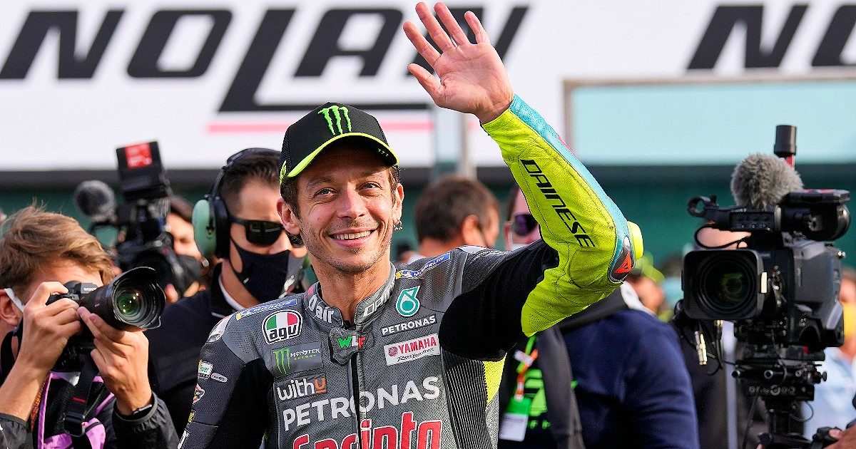 Valentino Rossi: “Papà Graziano ha messo pressione affinché continuassi a correre”. Le parole del pilota