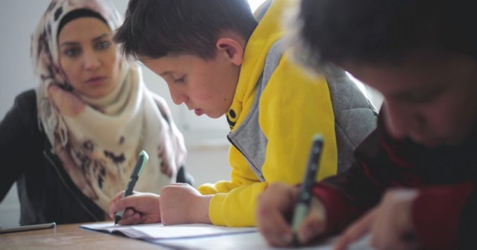 Copertina di Mai più profughi. Quattro bambini contro il destino