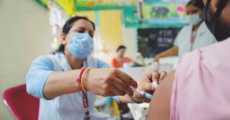 Copertina di Covid, incidenza +47% in 7 giorni. Nessuna regione in “giallo”