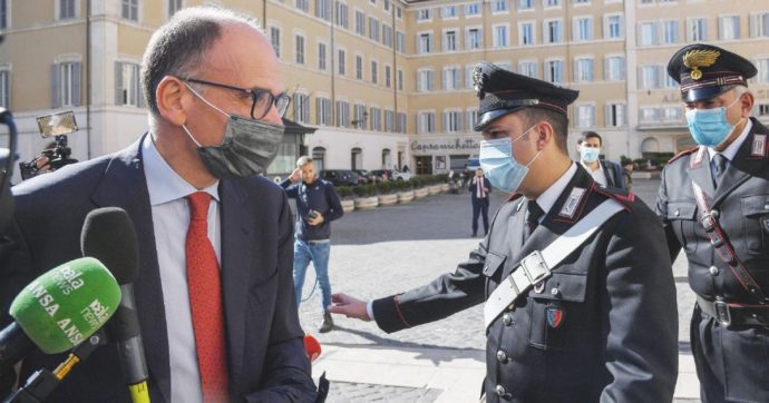 Pd tra silenzi e imbarazzi: la paura di perdere voti e i vecchi conti degli “ex”