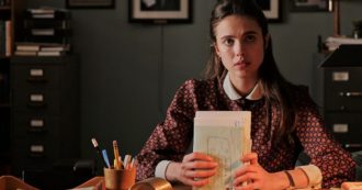 Copertina di Un anno con Salinger, il film con un cuore sussurrato nascosto profondo e pulsante (e che ricorda Il Posto di Olmi)