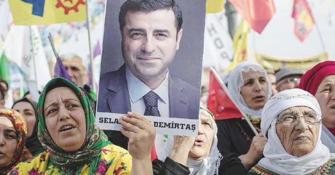 Il Sultano vuol recuperare popolarità a spese dei curdi