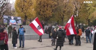 Copertina di L’Austria introduce il lockdown per i non vaccinati, la protesta (pacifica) davanti al palazzo della cancelleria – Video
