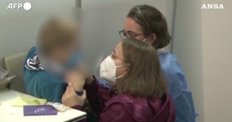 Copertina di Vienna dà il via alla vaccinazione anti-Covid per i bambini tra i 5 e gli 11 anni: è la prima città in Ue – Video