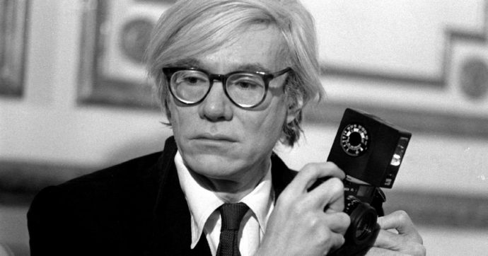 Copertina di Andy Warhol e la lettera dei vicini: “Basta party nella Factory”