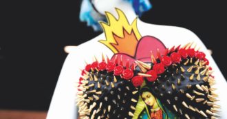 Copertina di Lucarelli, “Il mio primo ‘buco’”: una droga chiamata dipendenza affettiva