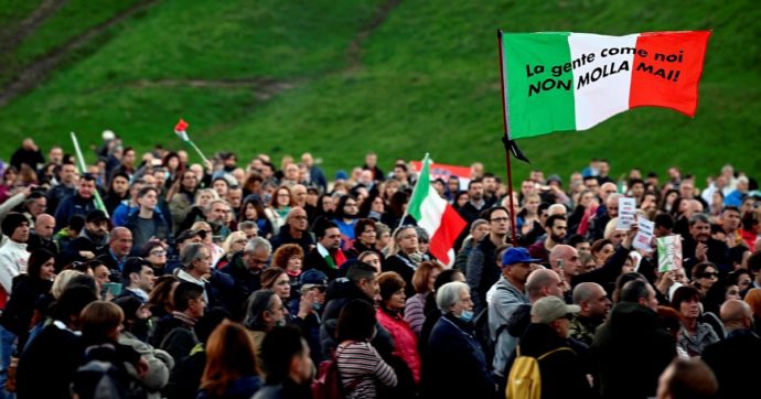 Retata contro la banda dei 17 no-Vax e no-Pass su Telegram