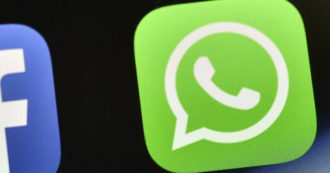 Copertina di Whatsapp, la nuova funzione per creare una “black list” di contatti a cui nascondersi quando si è online: ecco di cosa si tratta