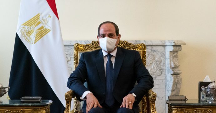 Egitto, rimane il pugno duro contro gli oppositori: condannati tre difensori dei diritti umani. Ora si teme per la sentenza Zaki