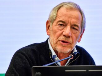 Lombardia, da giovedì gli over 40 possono prenotare la terza dose. Bertolaso: “Centri vaccinali anche in supermercati e metro”