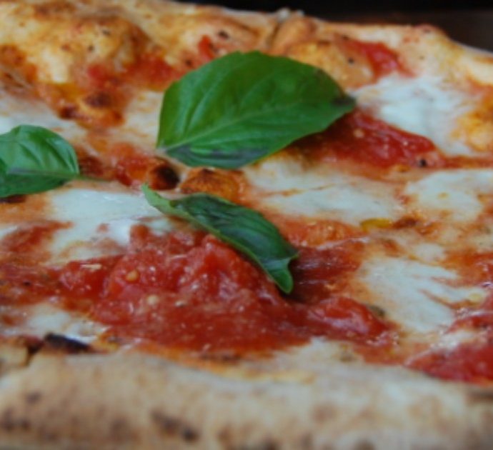 Pizza gourmet fatta con ingredienti spacciati per dop ma ‘fasulli’: titolari denunciati per frode in commercio