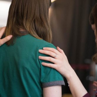 Copertina di Boccardi: “Le nuove femministe? Da aperitivo”